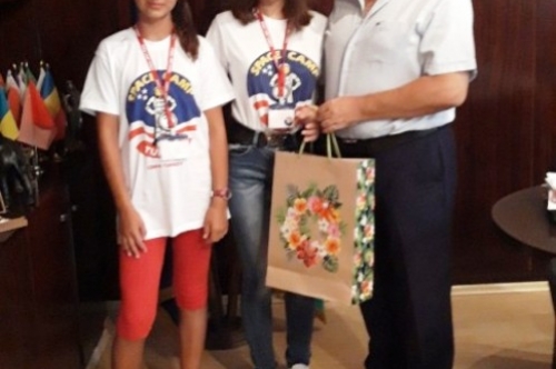 Йоана Грозева и Валентина Ташева, участвали в Space Camp Turkey 2019 с благодарности към кмета на общината